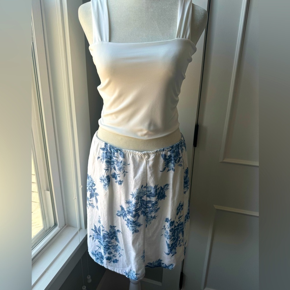 AMERICAN EAGLE SKIRT SIZE MEDIUM